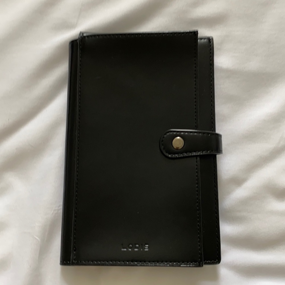 Lodis passport wallet